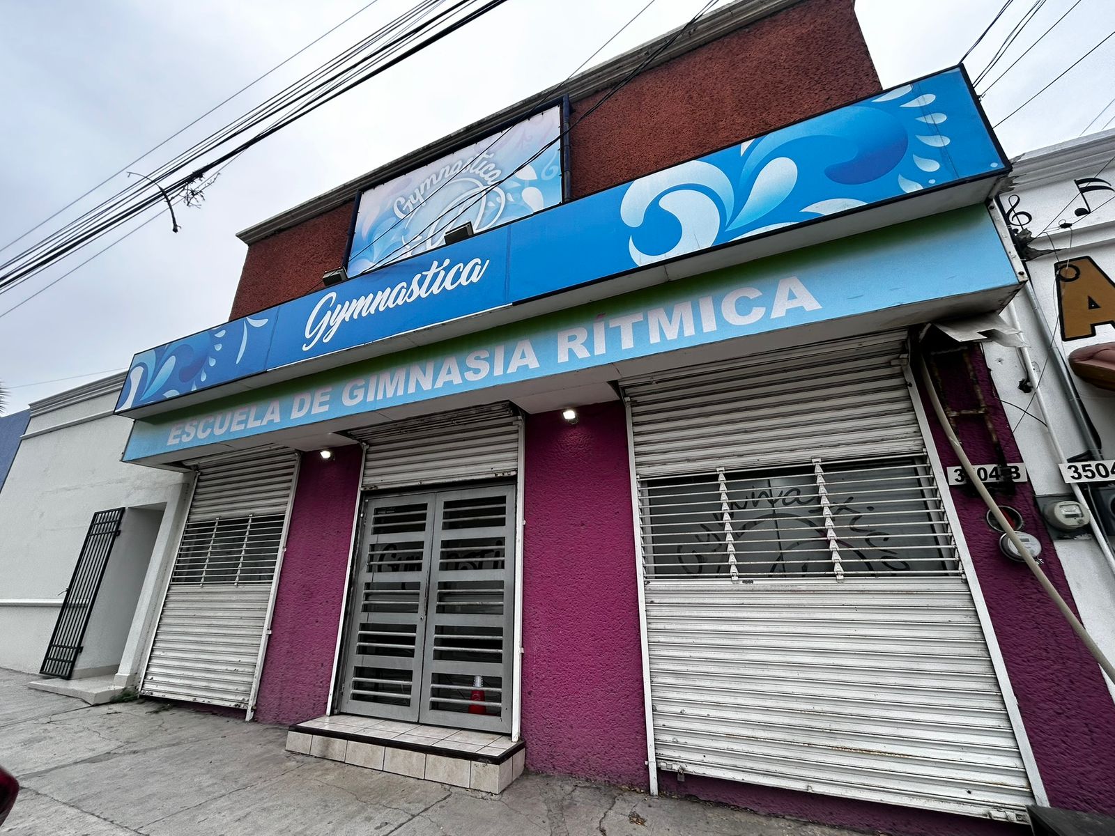 Fachada cercana de Gymnastica en Ciudad Victoria